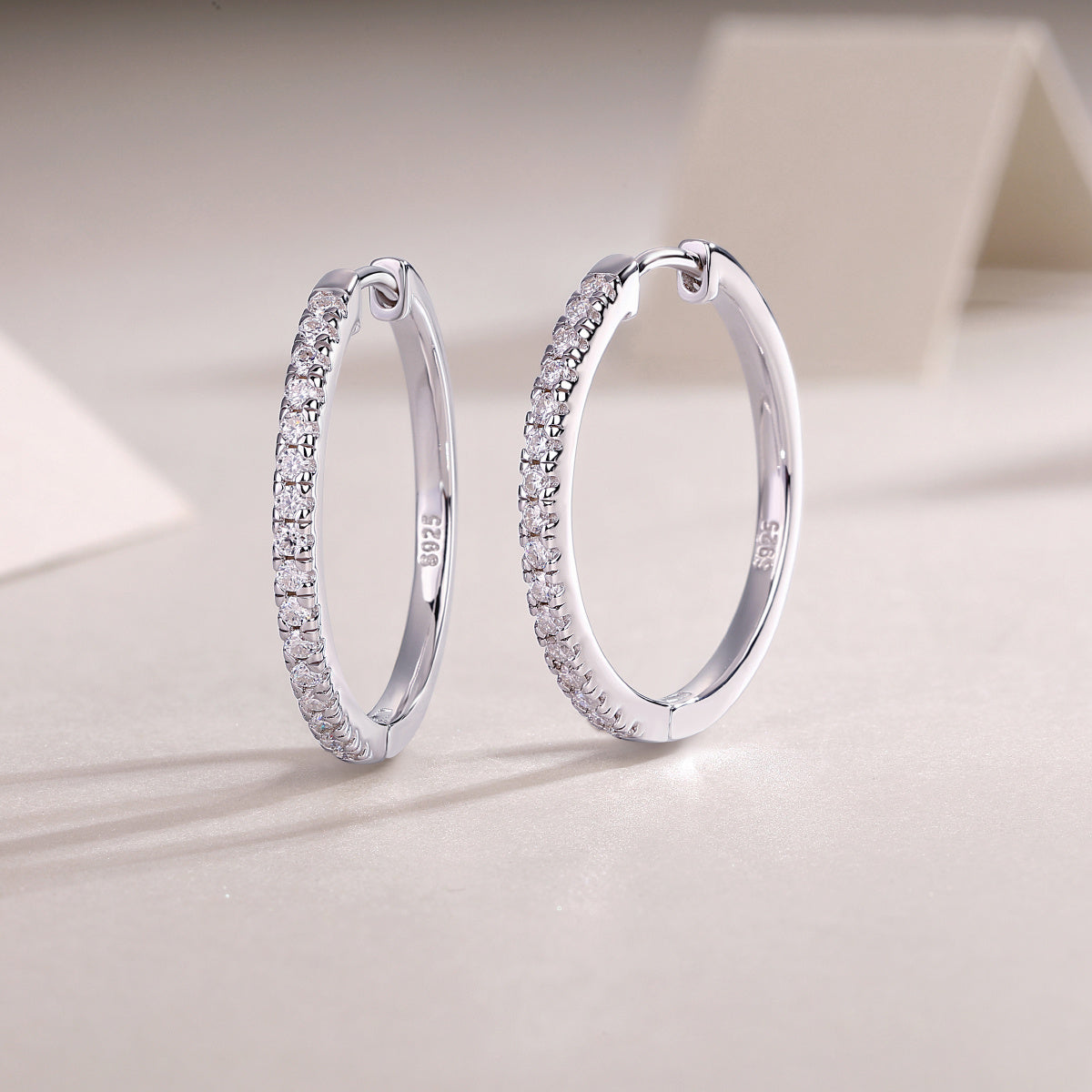 Yuedong Light - Fashionable And Luxurious Diamond Jewelry Pendant Set With Moissanite S925 Sterling Silver And Platinum Plating