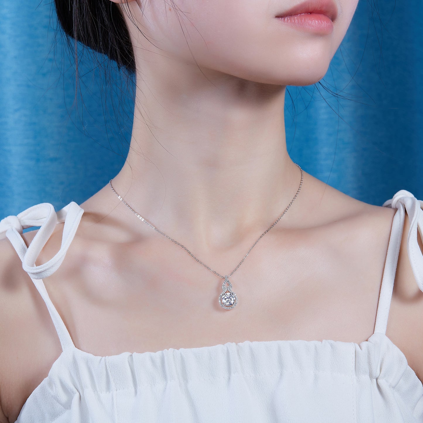 Curve - A Fashionable And Luxurious Diamond Jewelry Pendant Set With 2-carat Moissanite S925 Sterling Silver And Platinum Plating